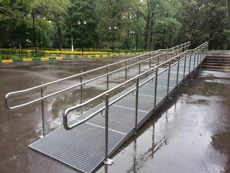 Dense steel grating used as slope in a park.