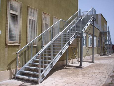 The stairs made from steel gratings installed outside the shop.