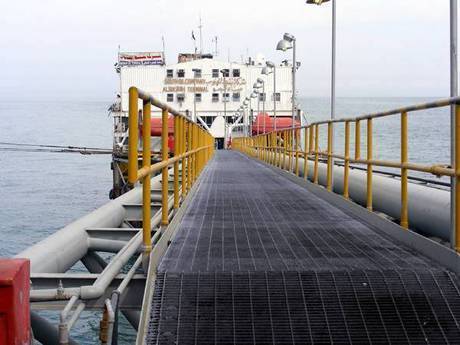 Offshore platform reinforced grating as floor for people to work.