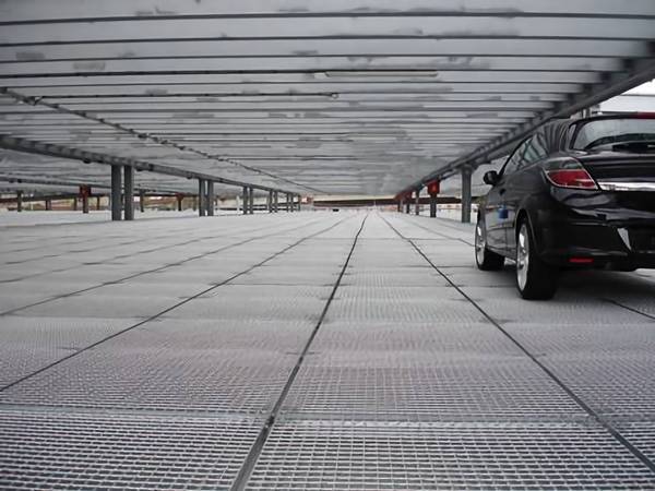 A car is parking on the press lock grating platform.