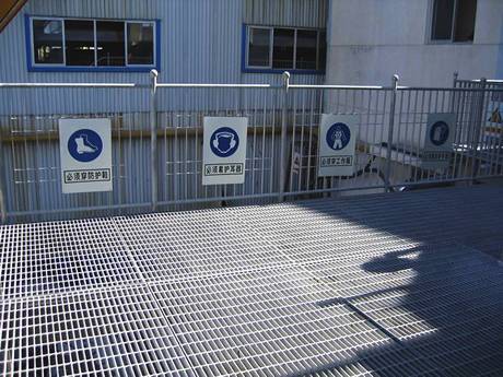 Platform grating used as floor in a plant.