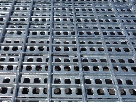 The security steel grating has a perforation that 8 × 8 mm.