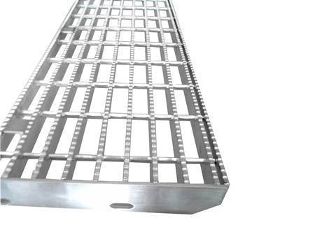 A stair tread steel grating with serrated surface.