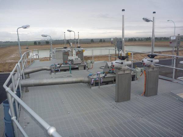 Welded steel gratings are covering the working platform of waste water treatment plant.